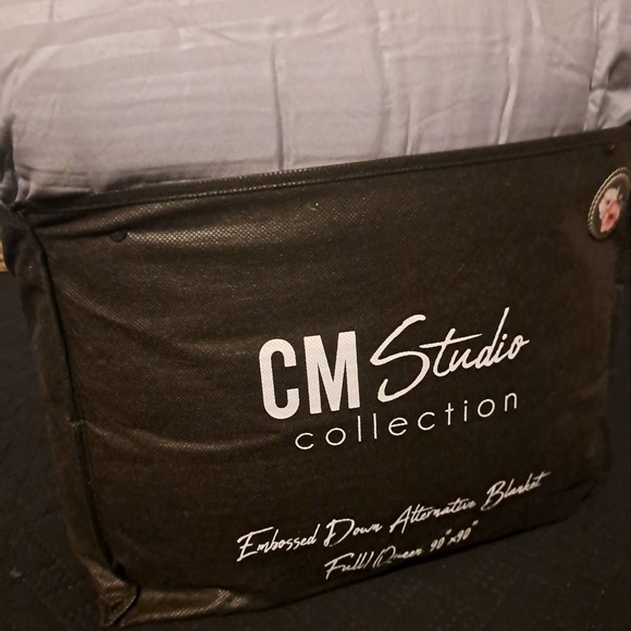 NIB-CM Studios Embossed Down QUEEN Comforter Gray striped - Picture 2 of 5